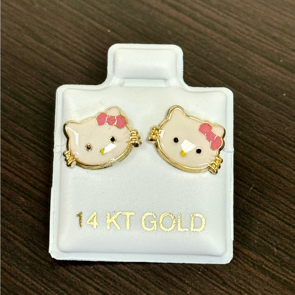 Yellow Gold 14Karat Cutety Cat  Stud
Metal Type: Solid Gold